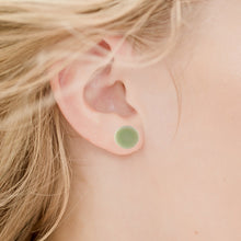 Indlæs billede til gallerivisning Små flaskegrønne ørestifter