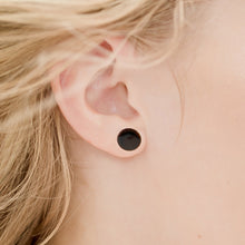 Indlæs billede til gallerivisning Små kaffebrune ørestifter